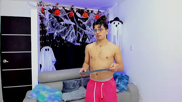 Snapshot of UNIVERSAL_SEXX_ chatting on 10/16/25, 05:52 UNIVERSAL SEXX online show from 10/16/25, 05:52