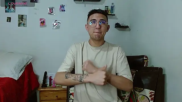 Snapshot of samfox_ chatting on 12/02/24, 10:12 samfox online show from 12/02/24, 10:12