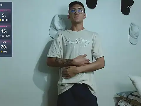 Snapshot of samfox_ chatting on 03/08/26, 01:04 samfox online show from 03/08/26, 01:04