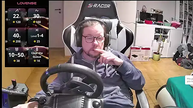 Snapshot of larsgessner30 chatting on 10/20/25, 09:15 larsgessner30 online show from 10/20/25, 09:15