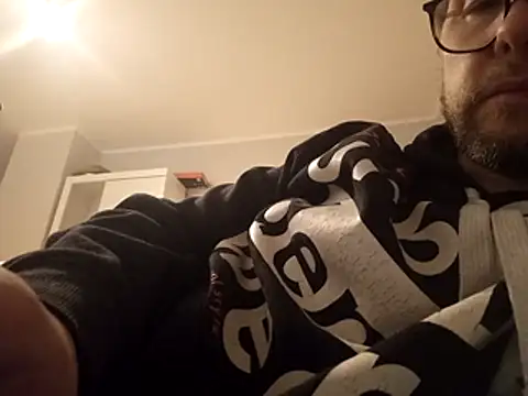 Snapshot of larsgessner30 chatting on 10/23/25, 10:30 larsgessner30 online show from 10/23/25, 10:30