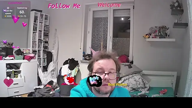 Snapshot of larsgessner30 chatting on 10/25/25, 07:08 larsgessner30 online show from 10/25/25, 07:08