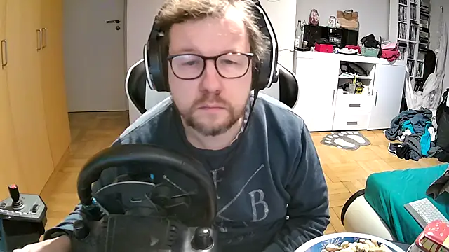 Snapshot of larsgessner30 chatting on 10/27/25, 03:49 larsgessner30 online show from 10/27/25, 03:49