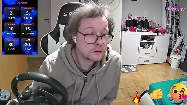 Snapshot of larsgessner30 chatting on 12/13/25, 09:31 larsgessner30 online show from 12/13/25, 09:31