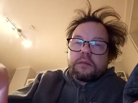 Snapshot of larsgessner30 chatting on 01/08/26, 10:34 larsgessner30 online show from 01/08/26, 10:34