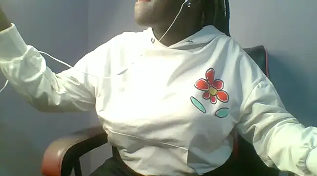 Snapshot of pretty_almah chatting on 12/04/24, 07:01 pretty almah online show from 12/04/24, 07:01