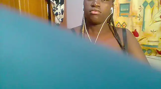 Snapshot of pretty_almah chatting on 12/05/24, 05:17 pretty almah online show from 12/05/24, 05:17