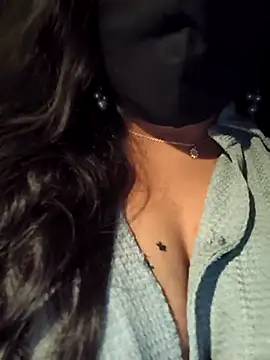 Snapshot of Tanvi-patil chatting on 12/22/25, 11:57 Tanvi-patil online show from 12/22/25, 11:57