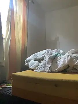 Snapshot of FumesClouds chatting on 11/06/25, 05:36 FumesClouds online show from 11/06/25, 05:36