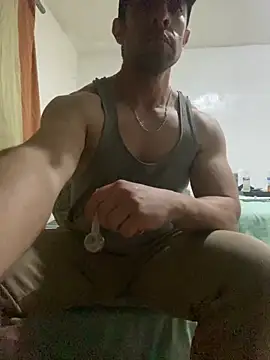 Snapshot of FumesClouds chatting on 12/23/25, 06:00 FumesClouds online show from 12/23/25, 06:00