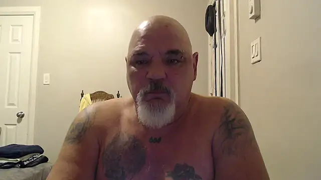 Newfiesausage1972 online show from 02/06/25, 10:04