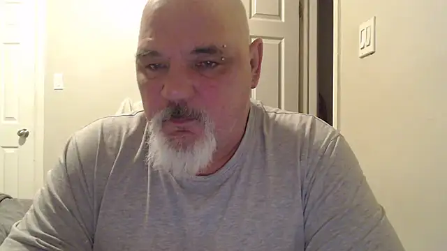 Newfiesausage1972 online show from 02/11/25, 11:10