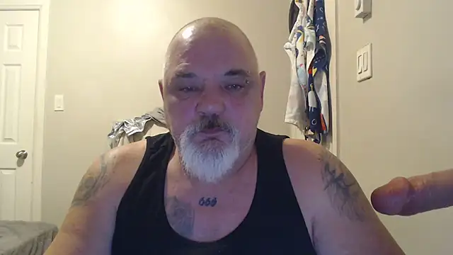 Newfiesausage1972 online show from 02/15/25, 09:26