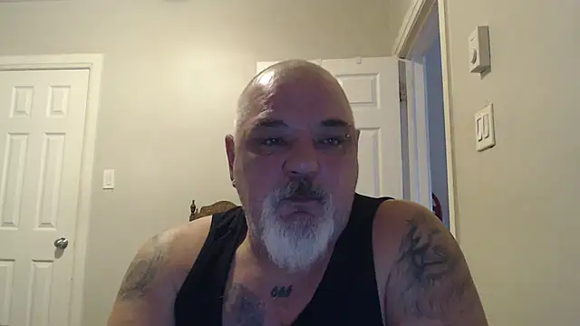 Newfiesausage1972 online show from 02/16/25, 01:38