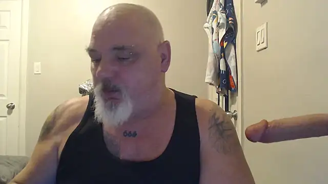 Newfiesausage1972 online show from 02/18/25, 01:55