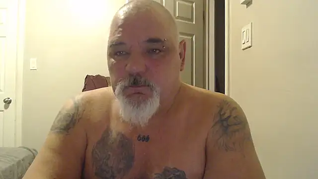 Newfiesausage1972 online show from 03/12/25, 09:44