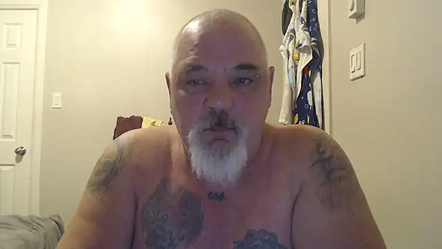 Newfiesausage1972 online show from 03/12/25, 07:38