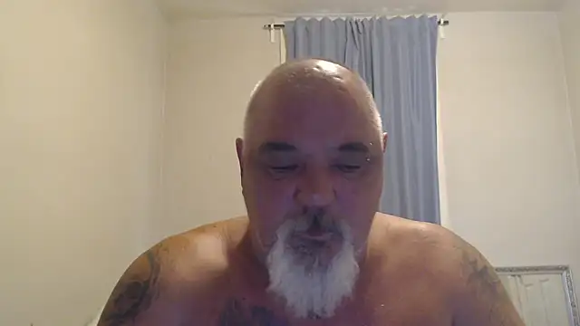 Newfiesausage1972 online show from 10/22/25, 02:50