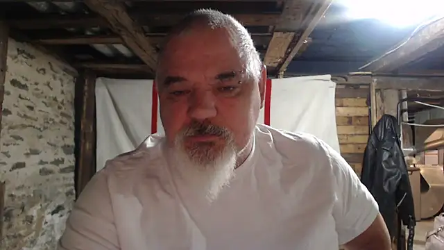 Newfiesausage1972 online show from 11/15/25, 11:18