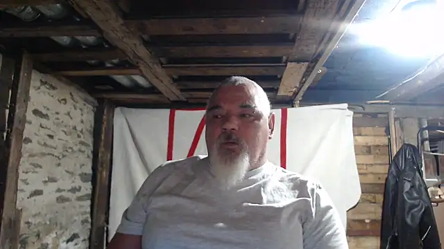 Newfiesausage1972 online show from 11/16/25, 09:15