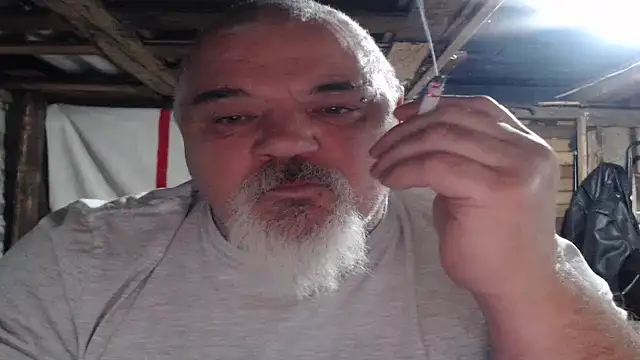 Newfiesausage1972 online show from 11/16/25, 10:37