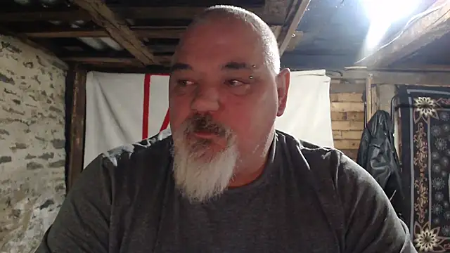 Newfiesausage1972 online show from 12/04/25, 11:24