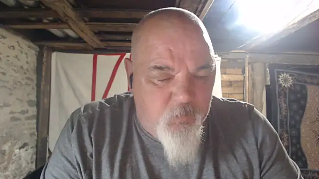 Newfiesausage1972 online show from 04/28/26, 07:24