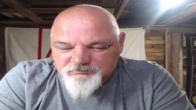 Newfiesausage1972 online show from 06/14/26, 09:06