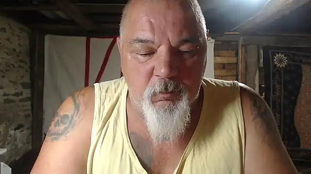 Newfiesausage1972 online show from 06/24/26, 08:46