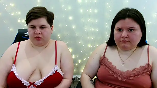 Snapshot of BeckyAndHellen chatting on 03/25/26, 10:54 BeckyAndHellen online show from 03/25/26, 10:54