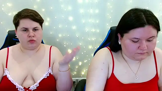 Snapshot of BeckyAndHellen chatting on 03/26/26, 12:11 BeckyAndHellen online show from 03/26/26, 12:11