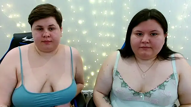 Snapshot of BeckyAndHellen chatting on 03/27/26, 11:21 BeckyAndHellen online show from 03/27/26, 11:21
