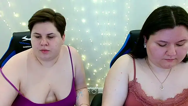Snapshot of BeckyAndHellen chatting on 04/04/26, 10:35 BeckyAndHellen online show from 04/04/26, 10:35