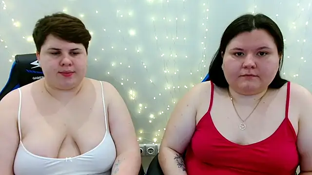 Snapshot of BeckyAndHellen chatting on 04/06/26, 11:00 BeckyAndHellen online show from 04/06/26, 11:00