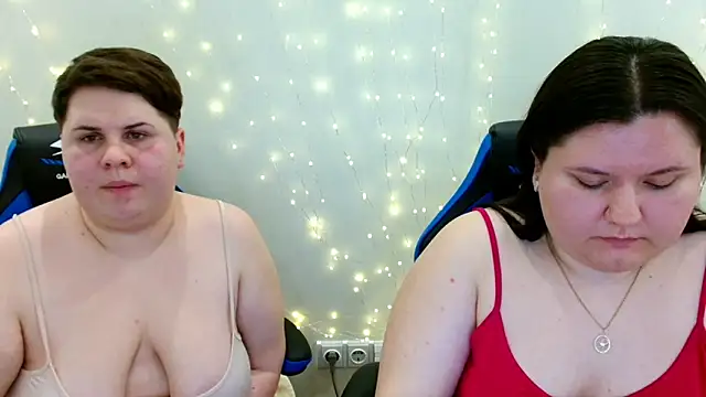 Snapshot of BeckyAndHellen chatting on 04/07/26, 09:59 BeckyAndHellen online show from 04/07/26, 09:59