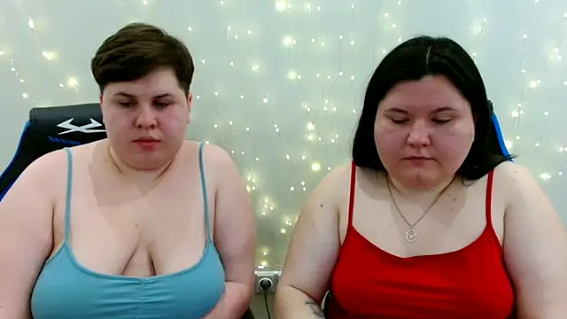 Snapshot of BeckyAndHellen chatting on 04/12/26, 11:15 BeckyAndHellen online show from 04/12/26, 11:15