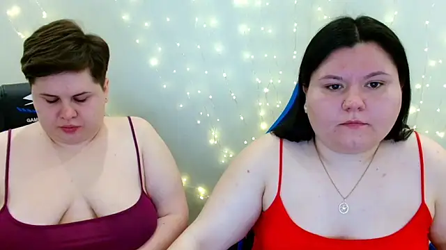 Snapshot of BeckyAndHellen chatting on 04/15/26, 04:25 BeckyAndHellen online show from 04/15/26, 04:25