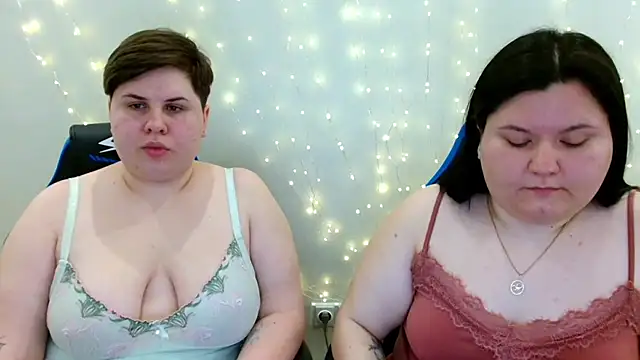 Snapshot of BeckyAndHellen chatting on 04/16/26, 11:55 BeckyAndHellen online show from 04/16/26, 11:55