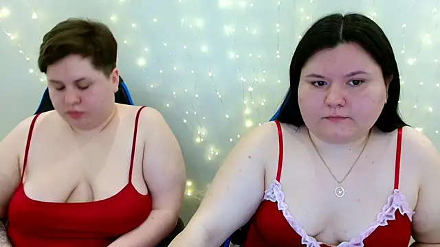 Snapshot of BeckyAndHellen chatting on 04/17/26, 12:30 BeckyAndHellen online show from 04/17/26, 12:30