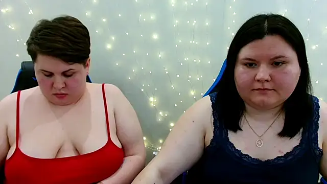 Snapshot of BeckyAndHellen chatting on 04/19/26, 09:06 BeckyAndHellen online show from 04/19/26, 09:06
