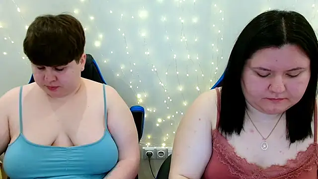 Snapshot of BeckyAndHellen chatting on 04/24/26, 09:45 BeckyAndHellen online show from 04/24/26, 09:45