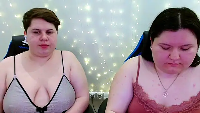Snapshot of BeckyAndHellen chatting on 04/29/26, 07:53 BeckyAndHellen online show from 04/29/26, 07:53