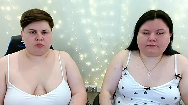 Snapshot of BeckyAndHellen chatting on 05/12/26, 10:56 BeckyAndHellen online show from 05/12/26, 10:56