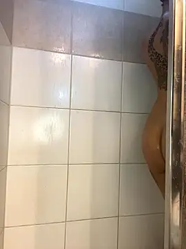 Snapshot of Shuggabutt chatting on 12/08/24, 10:03 Shuggabutt online show from 12/08/24, 10:03