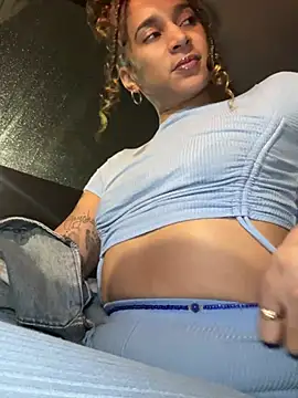 Snapshot of Shuggabutt chatting on 12/22/24, 09:22 Shuggabutt online show from 12/22/24, 09:22