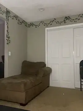 Snapshot of Shuggabutt chatting on 01/05/25, 11:37 Shuggabutt online show from 01/05/25, 11:37