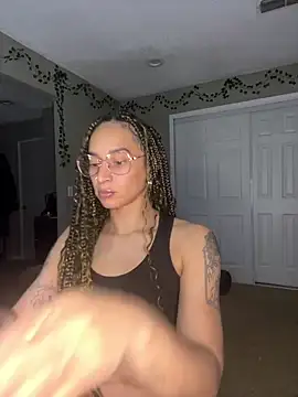 Snapshot of Shuggabutt chatting on 01/11/25, 07:28 Shuggabutt online show from 01/11/25, 07:28