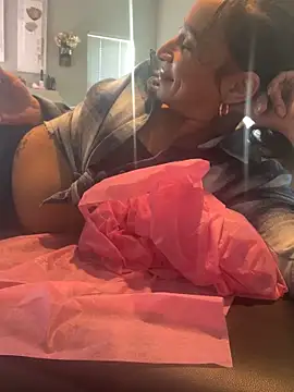 Snapshot of Shuggabutt chatting on 01/19/25, 09:55 Shuggabutt online show from 01/19/25, 09:55