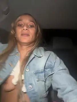 Snapshot of Shuggabutt chatting on 02/10/25, 03:57 Shuggabutt online show from 02/10/25, 03:57