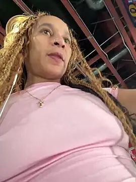 Snapshot of Shuggabutt chatting on 09/20/25, 02:56 Shuggabutt online show from 09/20/25, 02:56